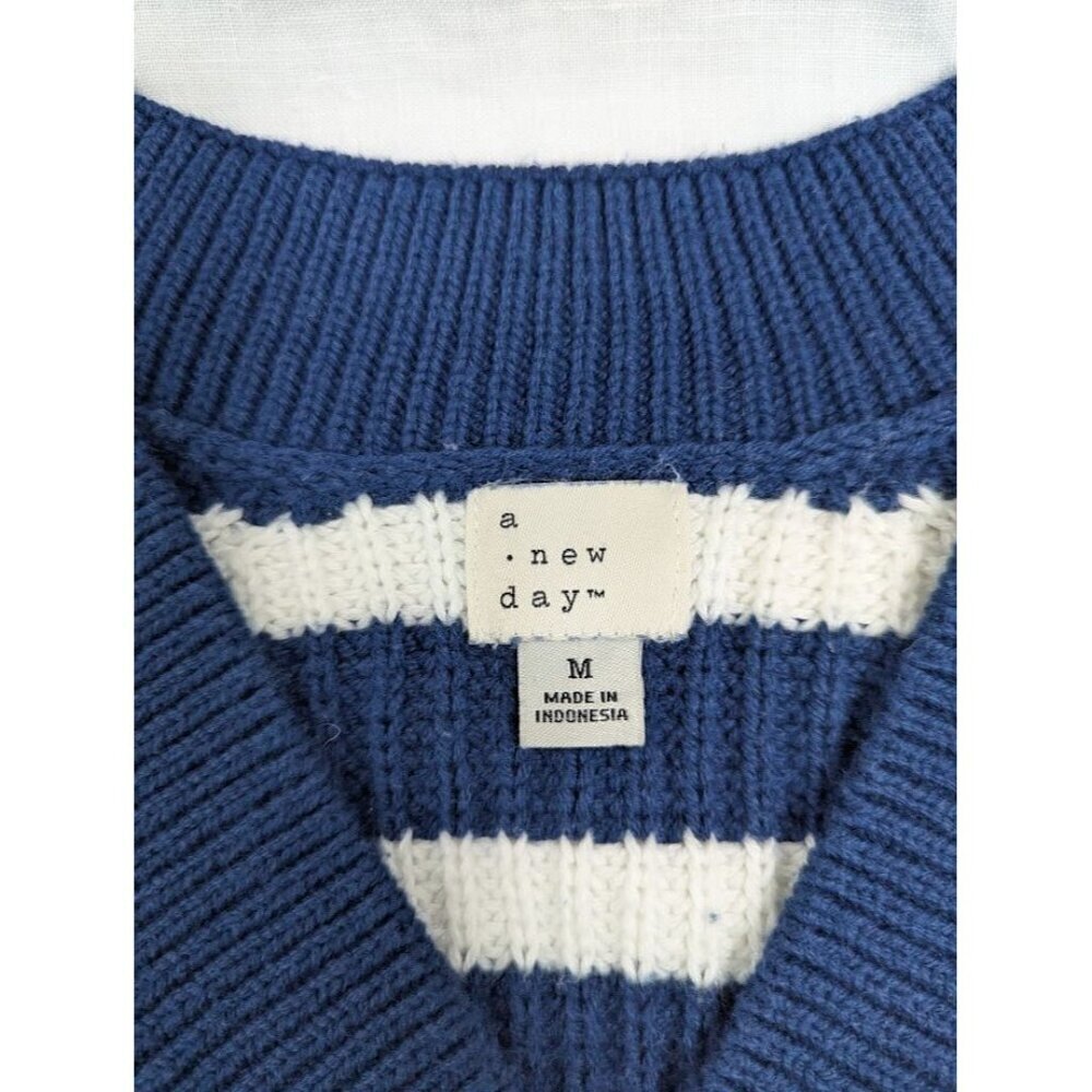 a new day women's medium blue white striped v neck sweater knit, warm winter A3 - Picture 2 of 7
